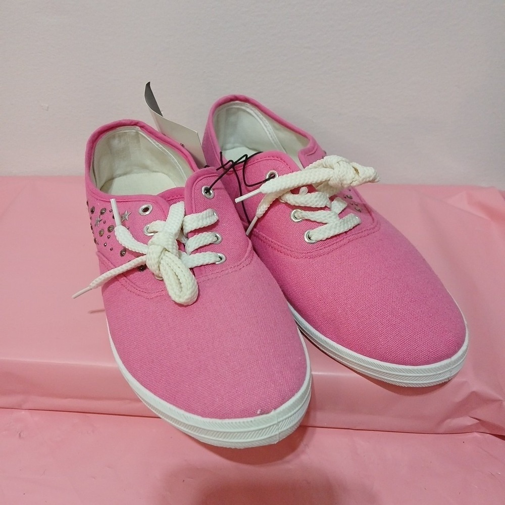 New Edition Women's Size Medium 7/8 Bright Pink Sneakers With Stars NWT!